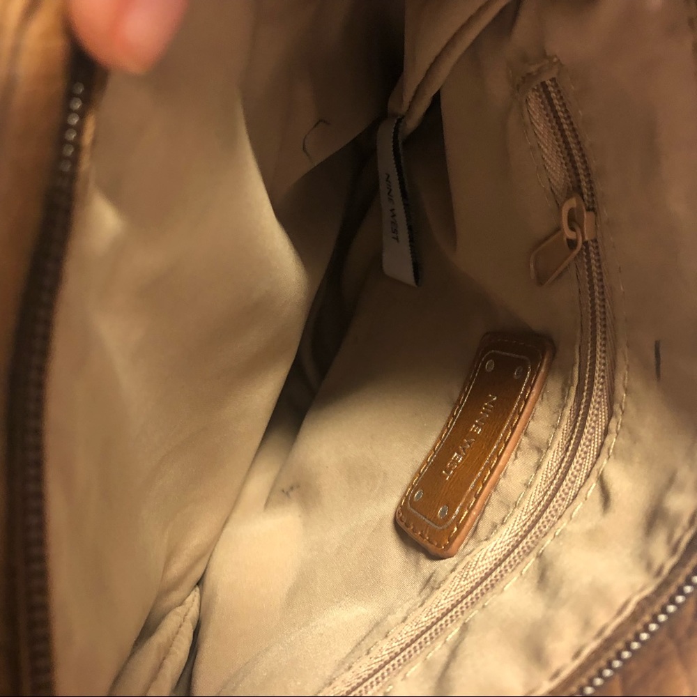 Tan zip closer cross body bag - Picture 4 of 5
